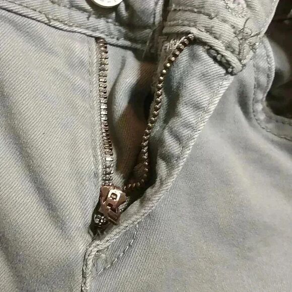 Refuge size 2 distressed jeans with cuff to bottom and gold button - Picture 4 of 7